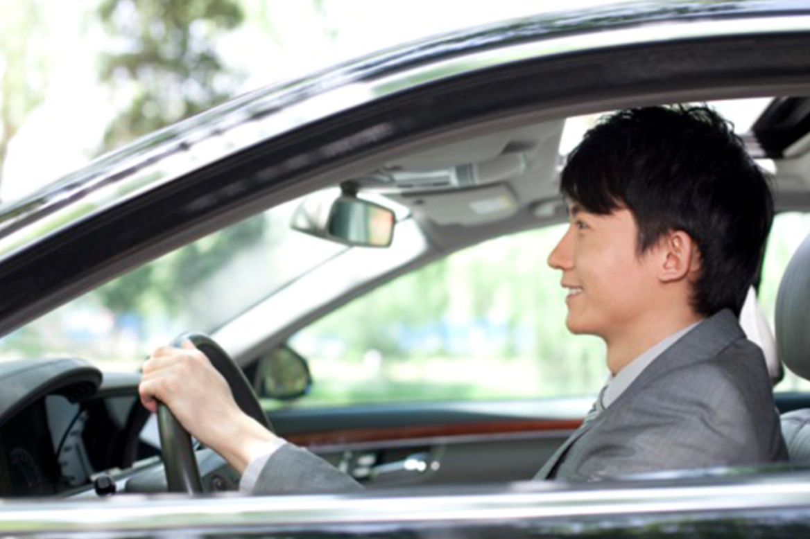 The Dangers of Driving With a Cracked Windshield